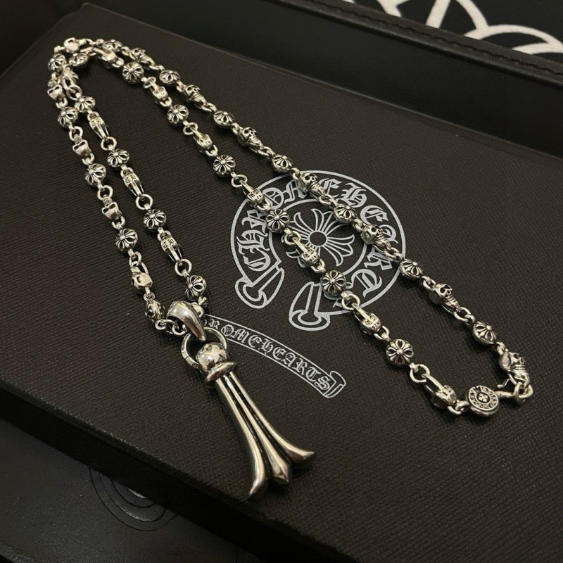 Ch*0me He**ts necklaces